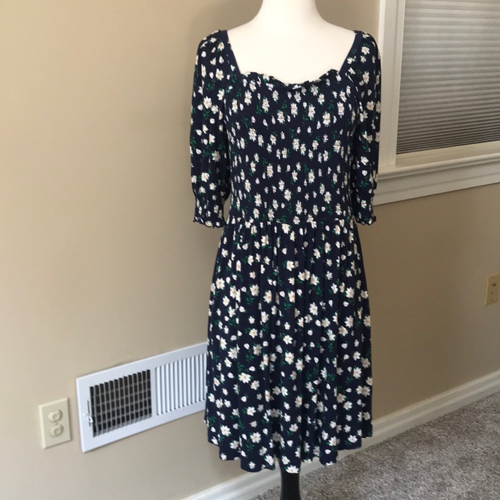 Draper James NWT Jo Dee Dress in Magnolia Blue Floral Smocked Top Stretchy Sz M